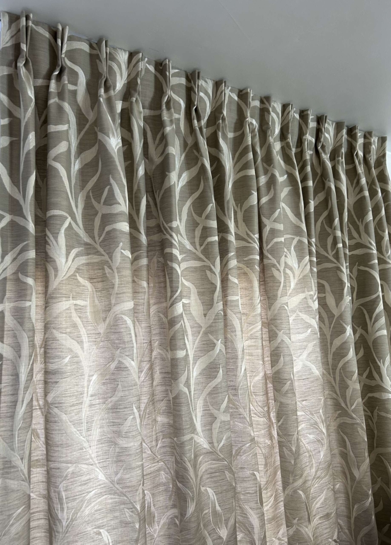 Rideaux British taupe à plis flamands - Image 3