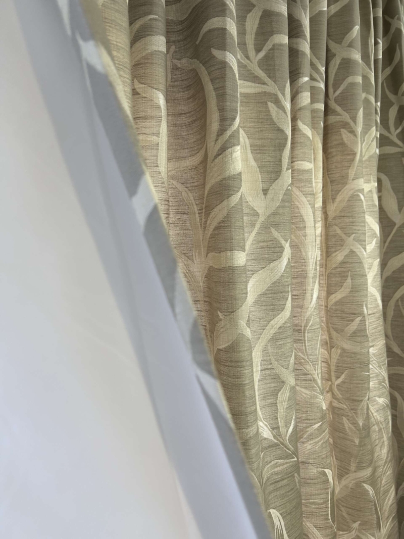 Rideaux British taupe à plis flamands - Image 6