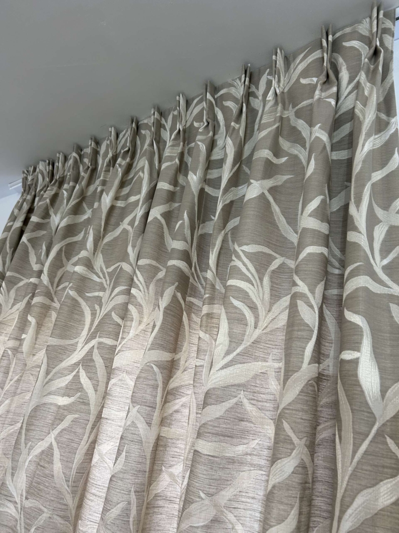 Rideaux British taupe à plis flamands - Image 7
