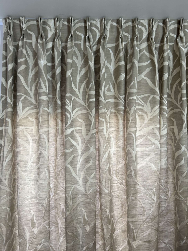 Rideaux British taupe à plis flamands - Image 4