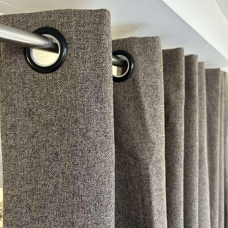 Rideaux Kwito taupe thermique à oeillets