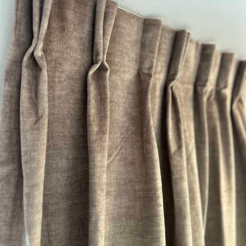 Rideaux Euphonie taupe à plis flamands